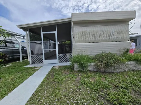 16 Forest Ln #16F, Largo, FL 33773