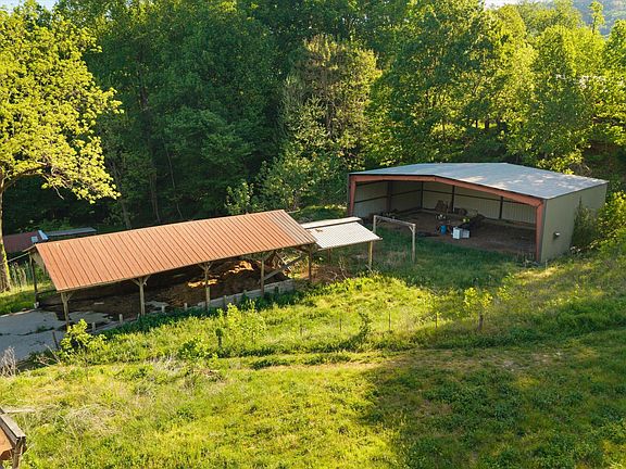 18th image of 172 Pam Ln