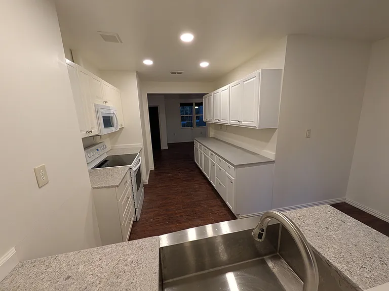 7606 Williamson Creek Dr — Photo 7