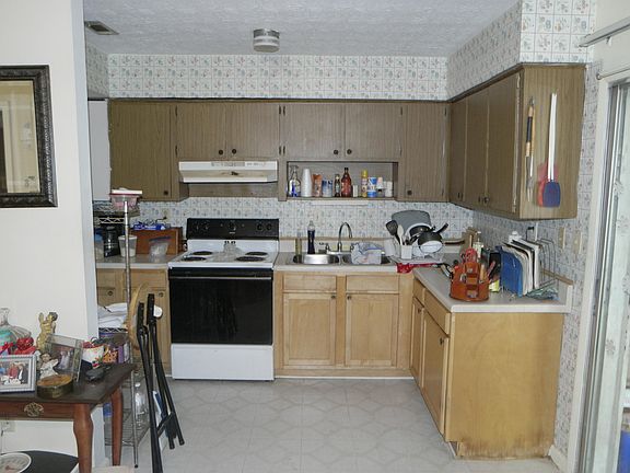 4th image of 4223 De Kalb Ave