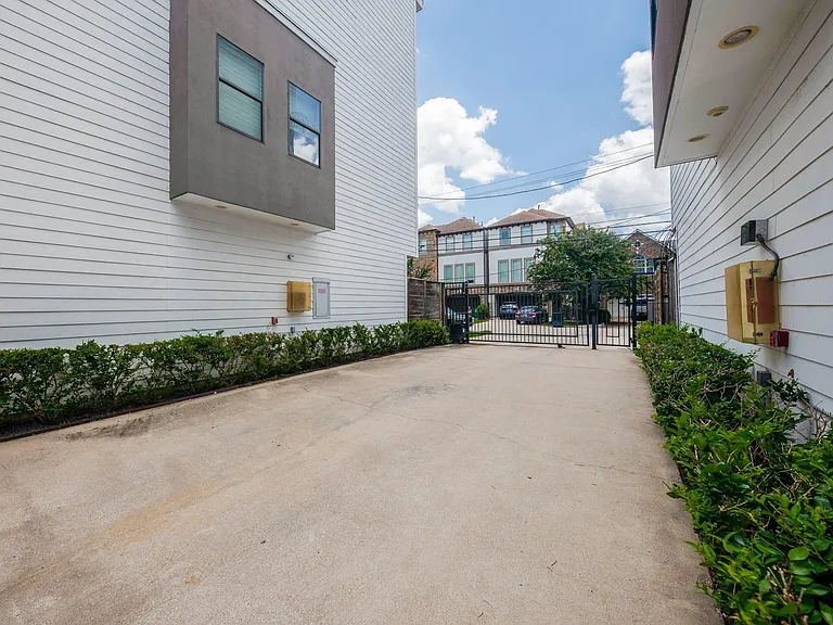 1535 Birdsall St #C — Photo 27