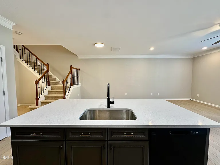 323 Longchamp Ln — Photo 11