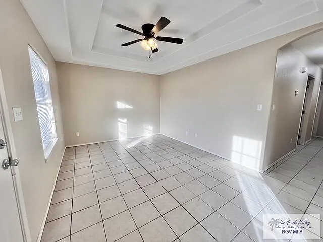 3 bed, 2.0 bath, 1048 sqft, $1,450 — Photo 3