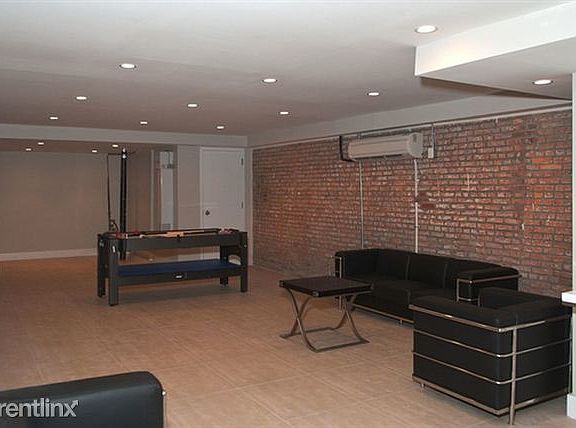 3rd image of 738 Dekalb Ave