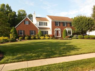 19 Vliet Dr, Hillsborough, NJ 08844