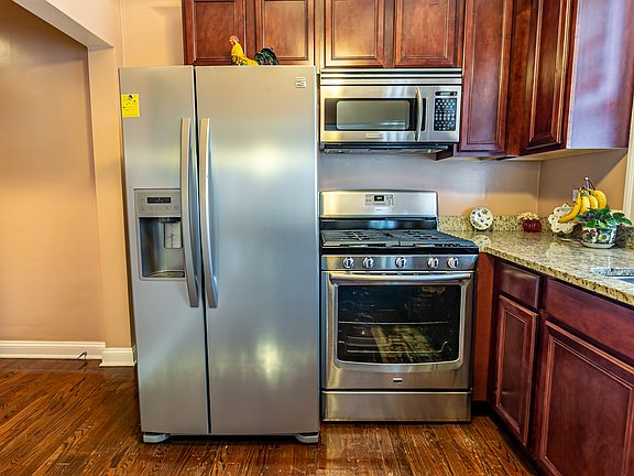 3rd image of 1801 Elmwood Ave #6
