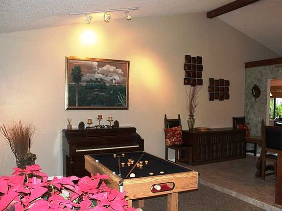 3rd image of 10211 SW 49th Ct