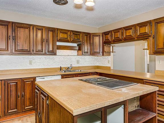 5th image of 7211 Phillip Ln