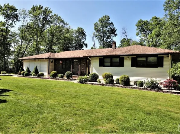 45 Matthew Ave, Kendall Park, NJ 08824