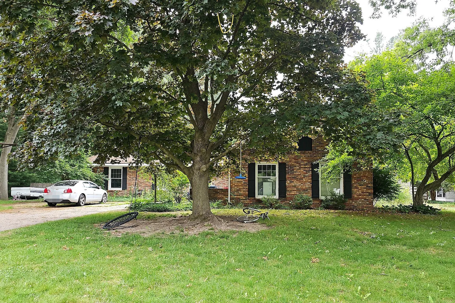 7599 Orchard Hill Ave photo 1