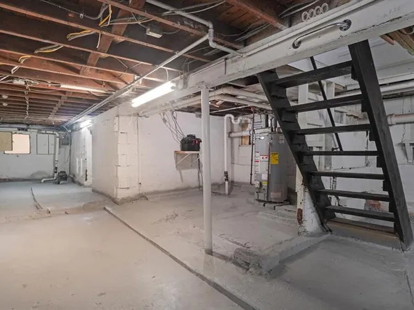 2738 Miles Avenue image 17 of 27