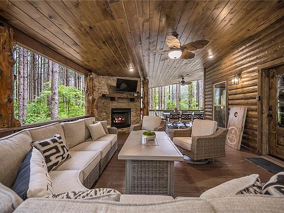 4th image of 70 Pinehurst Ln