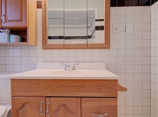 5808 Gilman St, Garden City, MI 48135