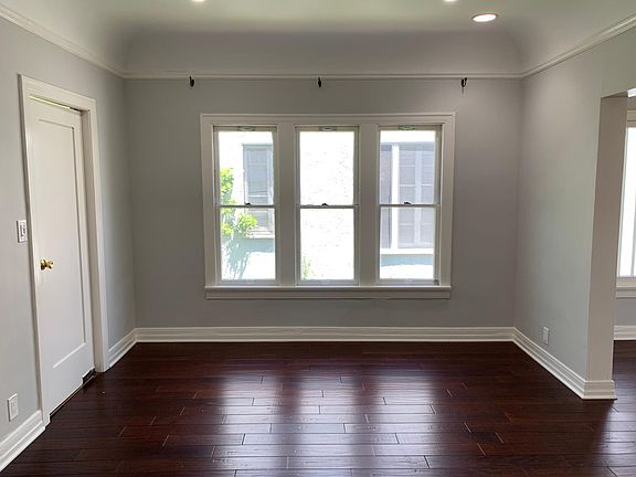 3rd image of 109 S Sycamore Ave #109