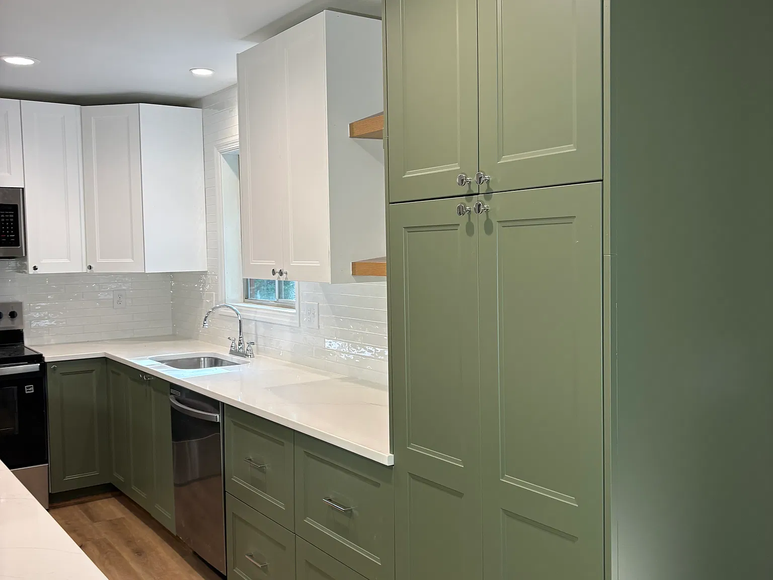 3 bed, 1.5 bath, 1600 sqft, $2,325 — Photo 3