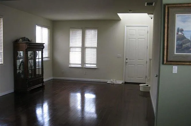465 Bethell Ave photo 1