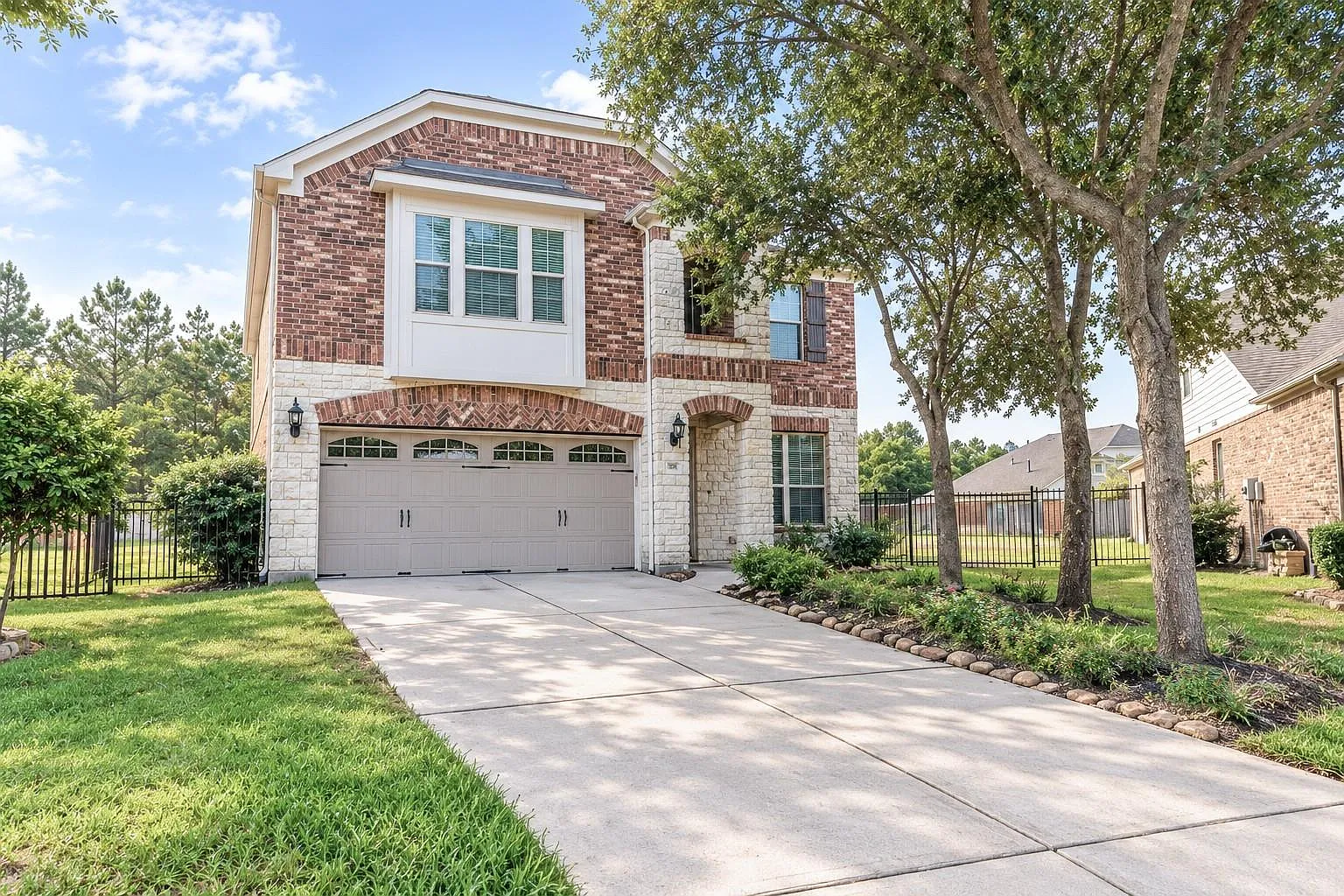 4 bed, 2.5 bath, 2745 sqft, $3,400 — Photo 2