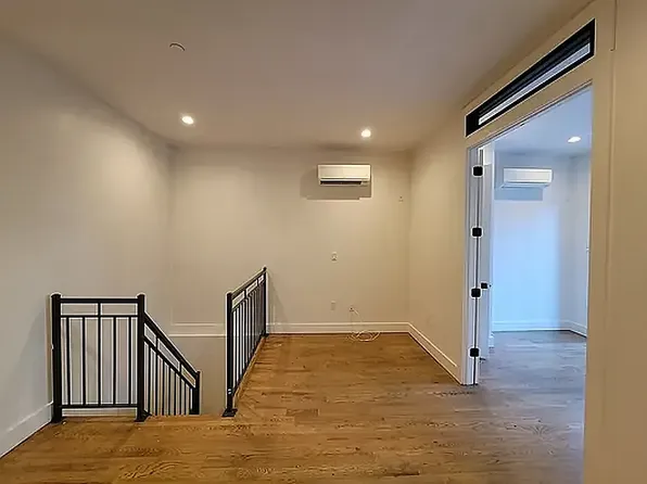 1520 Putnam Avenue image 6 of 12