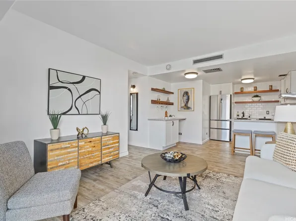 225 Queen St APT 8B, Honolulu, HI 96813