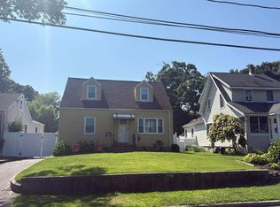18 Frederick Ave, Babylon, NY 11702