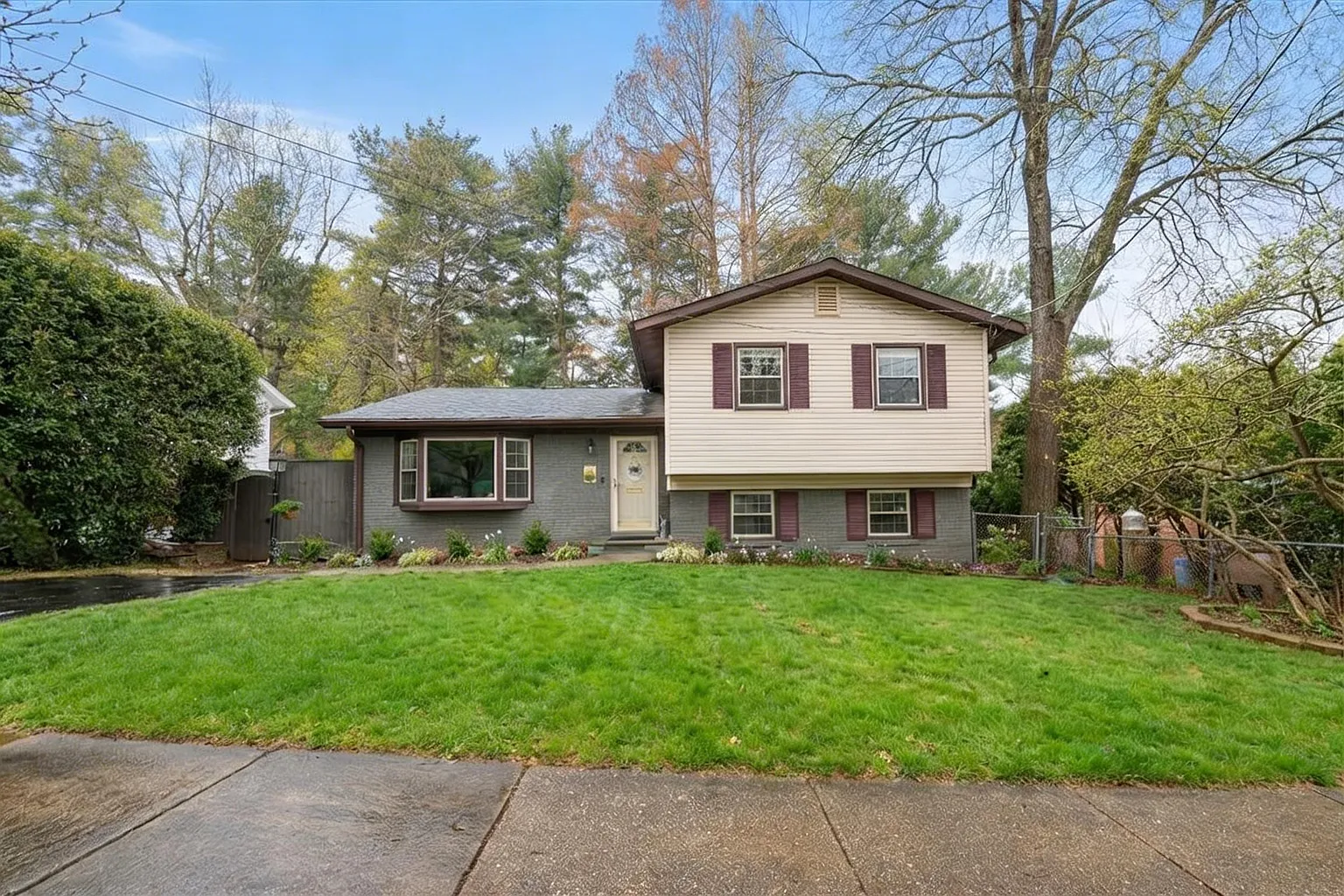 903 Leverton Rd photo 1