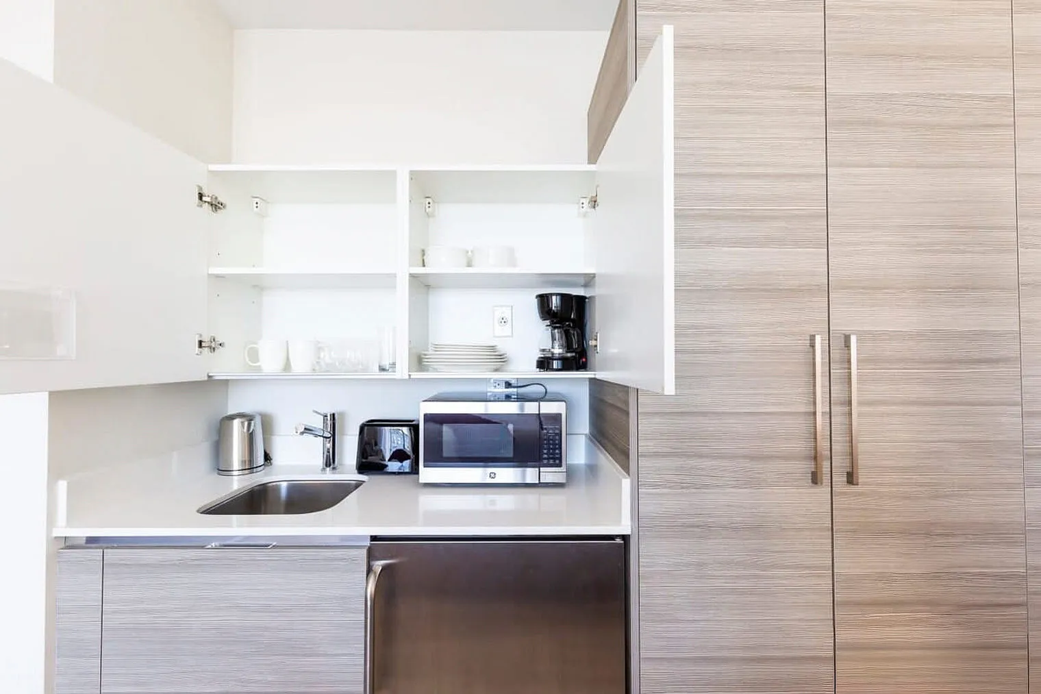 Studio, 1.0 bath, 398 sqft, $3,361 — Photo 2