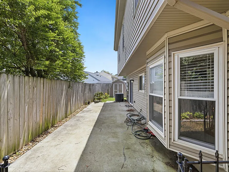 3856 Forestwood Ct — Photo 37