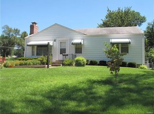 828 Risdon Dr, Saint Louis, MO 63135