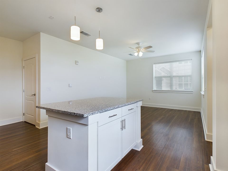 1st image of 470 Arsdale Ave #29-104