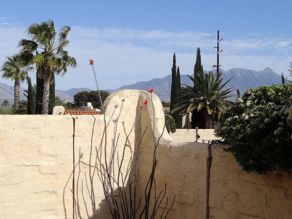1st image of 728 W Calle Del Regalo