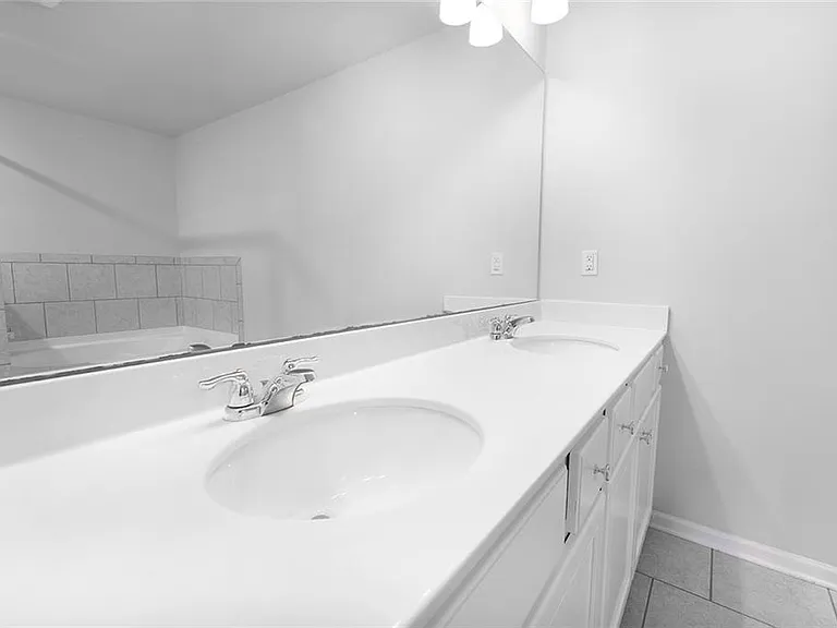 7095 Gladstone Cir — Photo 17