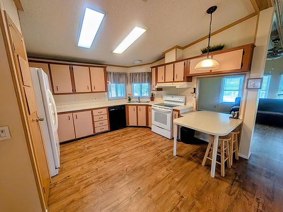 3rd image of 1746 Conifer Ave #52