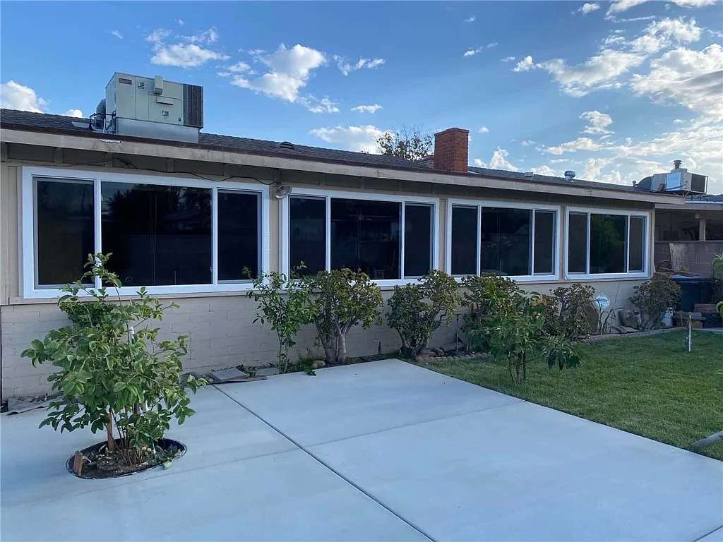 3 bed, 1714 sqft, $3,300 — Photo 2