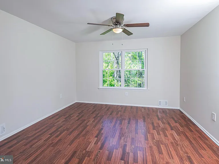 56 Barberry Ct — Photo 10