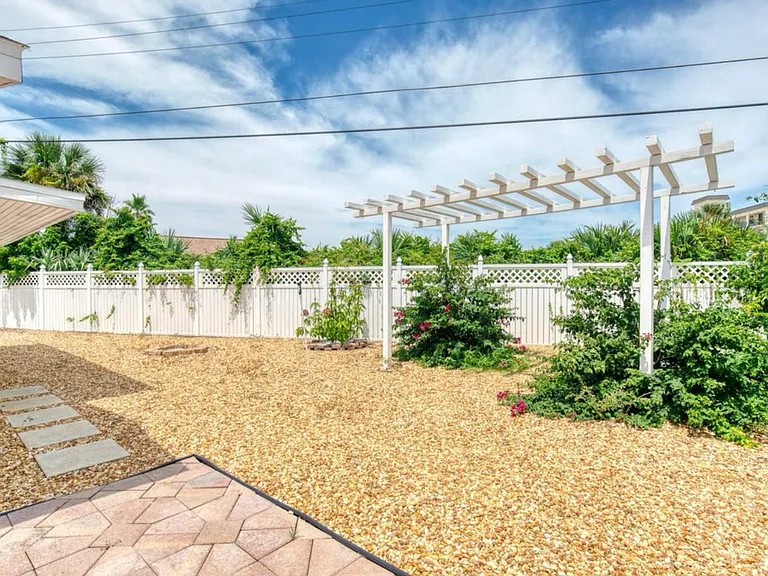 7 San Jose Cir — Photo 31