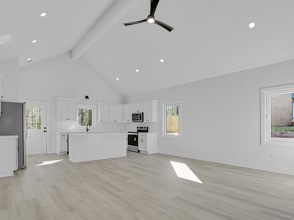 3rd image of 1107 Elmore St