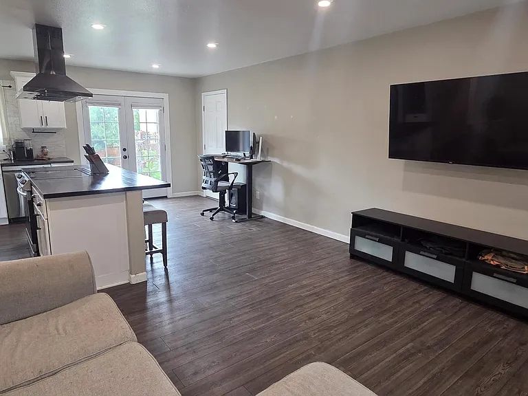2104 Whitewood Dr — Photo 4