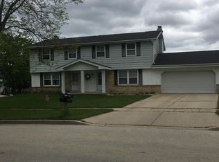6700 Hill Ridge Dr, Greendale, WI 53129