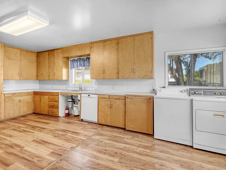 1476 Bardsdale Ave — Photo 32