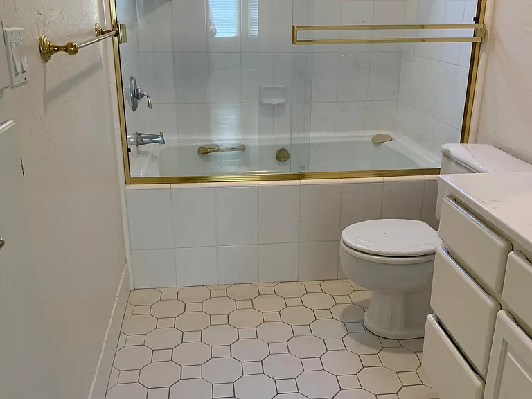 1100 Chadbourne Ave — Photo 12