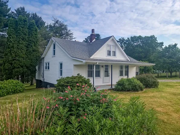 450 Edmonds Rd, Galax, VA 24333