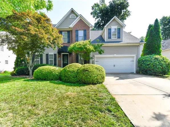 4385 Southern Oak Dr, High Point, NC 27265