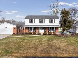 25884 Castlereigh Dr, Farmington Hills, MI 48336