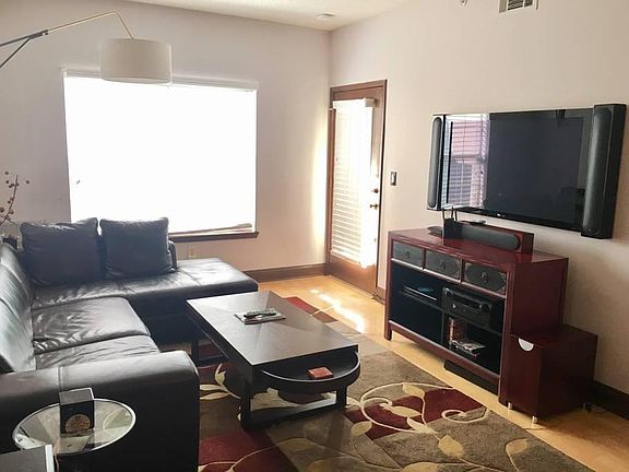 Fully furnished living room 