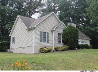 2 Fox Glen Ct, Arden, NC 28704