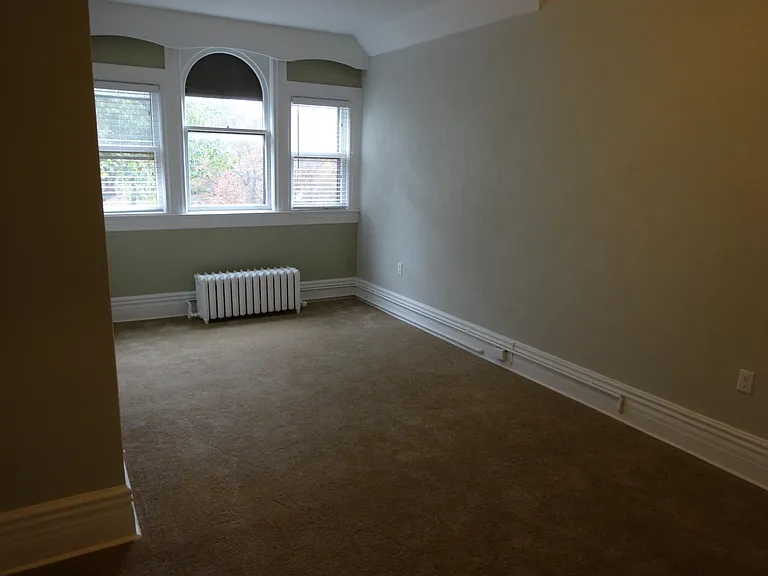 220 Graham St — Photo 33