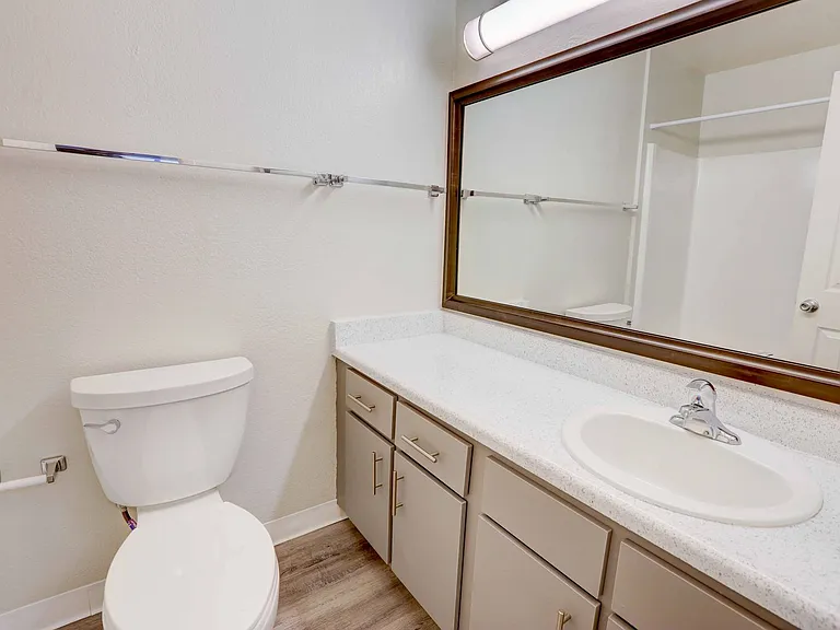 Riva Ridge Apartments — Photo 43