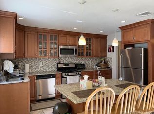 2 Country Club Ct, Norwalk, CT 06851