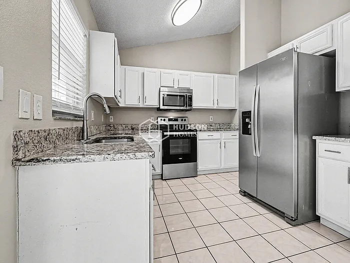 1555 Indian Oaks Trl — Photo 9