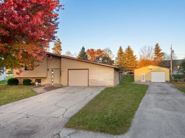 218 Mack Ct, Brillion, WI 54110